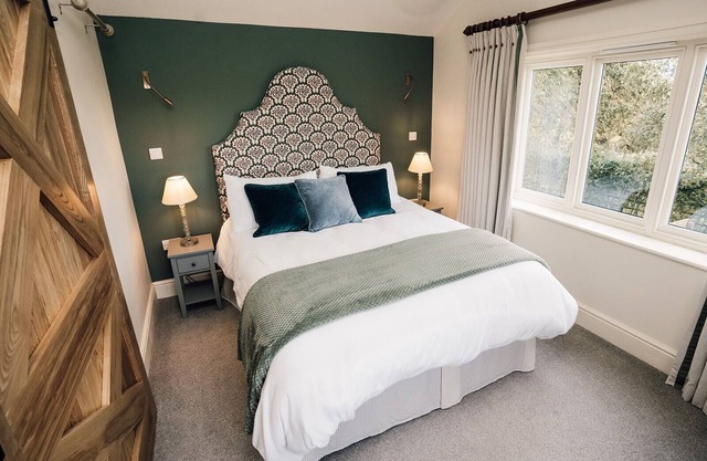 Luxury Farm Cottage with Hot Tub in Yorkshire