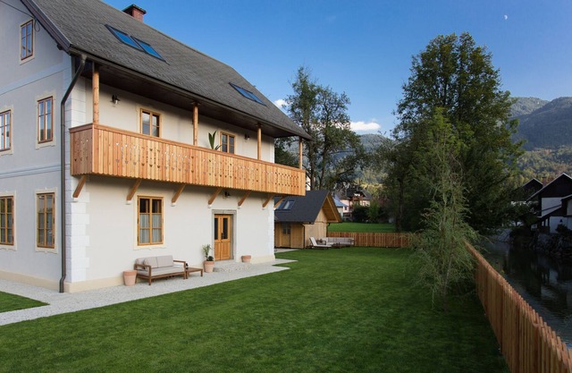 LUXURY FIVE BEDROOM URBAN LODGE