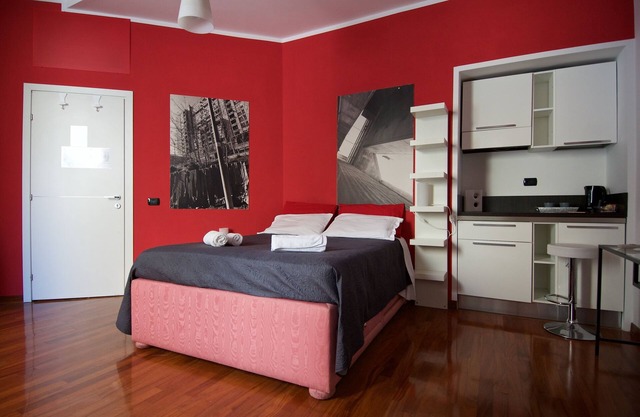 Luxury Flat - CENTRAL - 4 Bedrooms - 2 Baths - Wi-Fi - A/C - Metro - Netflix