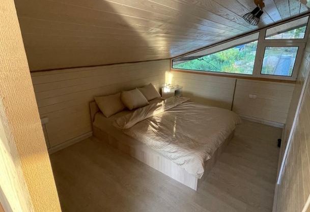 Luxury Floating River House in Ada_Sleeps 10