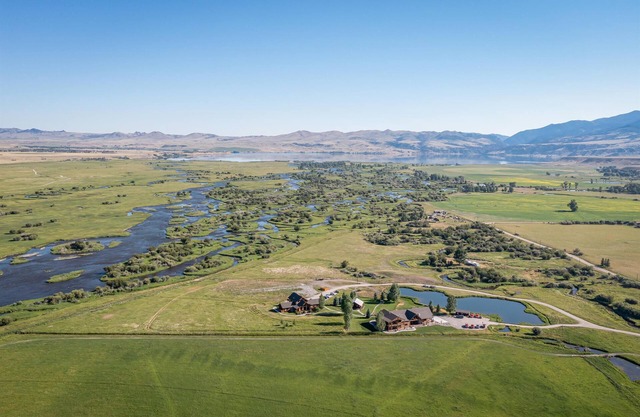 Luxury Fly Fishing Lodge - Off-Season Retreat Rental Opportunity