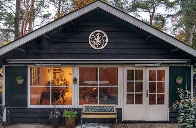Luxury forest house with hot tub, bath and rain shower in the forests of Limburg