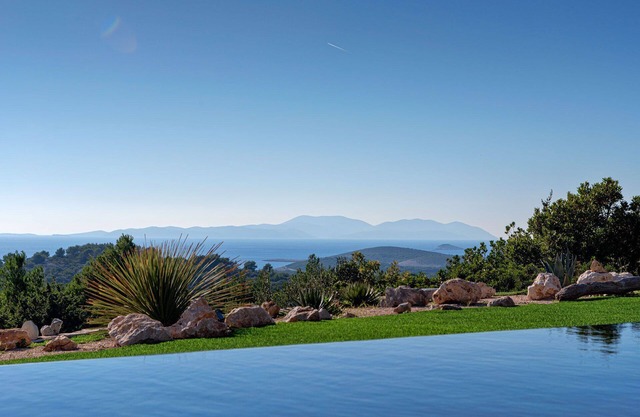 Luxury G Infinity Pool Villa Galapagos in Hvar Town