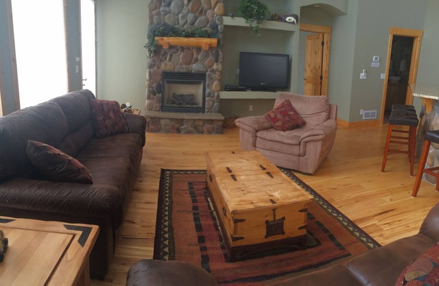 Luxury Golf Course Getaway – Minutes from Downtown & Wildlife Galore!