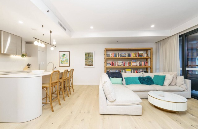 Luxury Griffith Retreat steps from Iconic Manuka