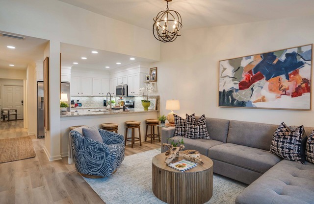 Luxury Haven - Renovated w/Abundant Amenities