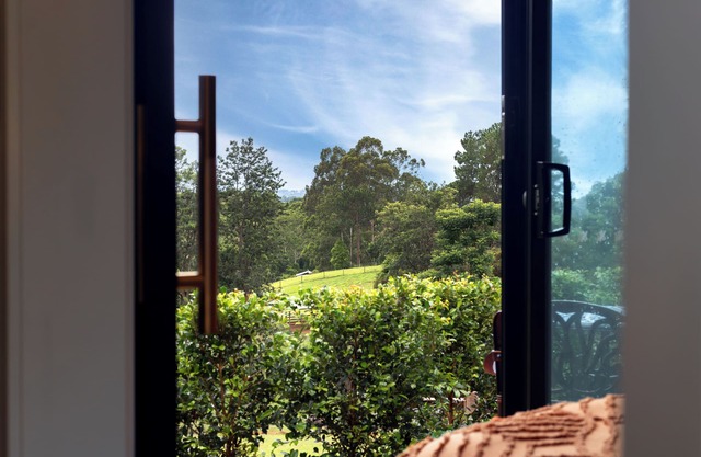 Luxury Hinterland Tiny Home | Secluded Romantic Escape with Stunning Views