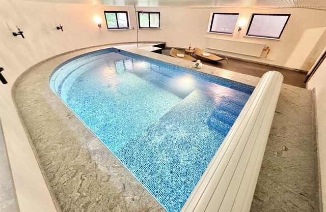 Luxury Holidays Villa EMG Munich Pool Forest 20P