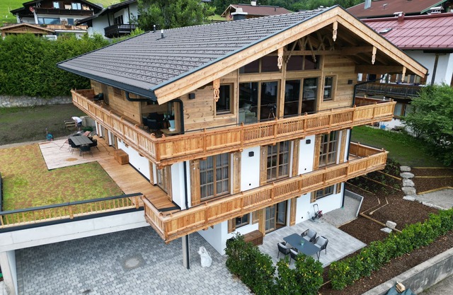 Luxury holiday apartment in the Bavarian Alps with garden