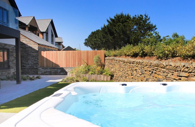 Luxury holiday home with hot tub