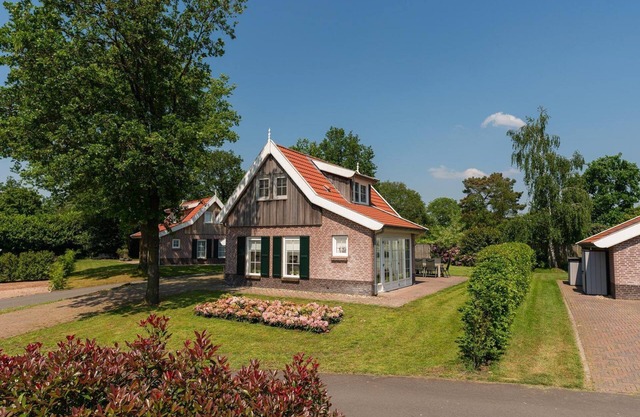 Luxury holiday home for 6 people