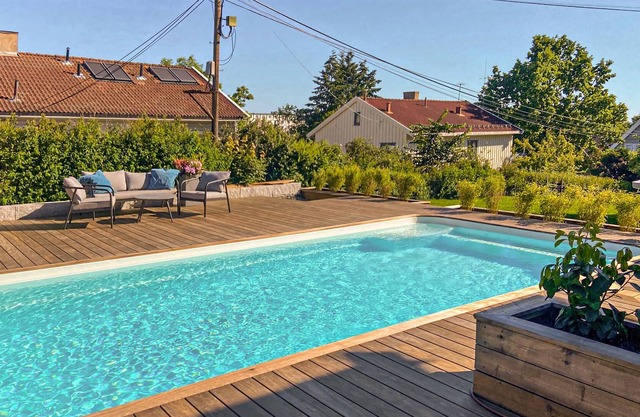 Luxury holiday home with pool near the city center