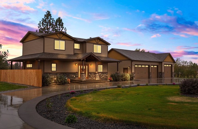 Luxury Home 10mins to Downtown: Gameroom, Sauna, Firepit, EV charger