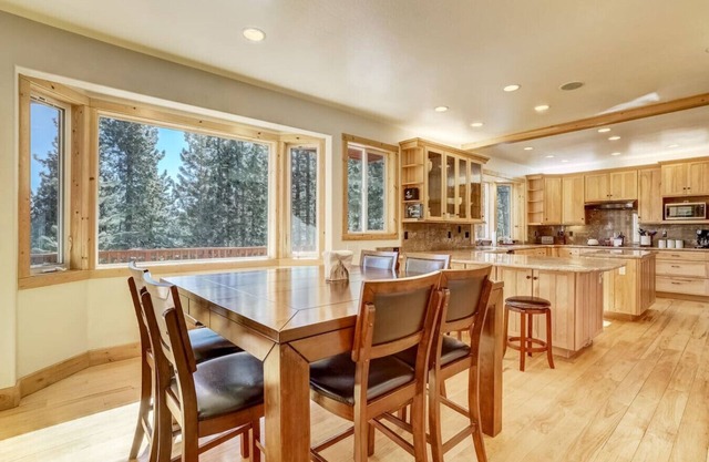 Luxury Home | Chef's Kitchen & Hot Tub | Sleeps 10