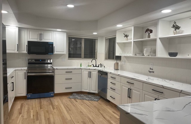 Luxury Home in Greeley - Huge Space -410O sq ft- 4 Bedr 4 bath