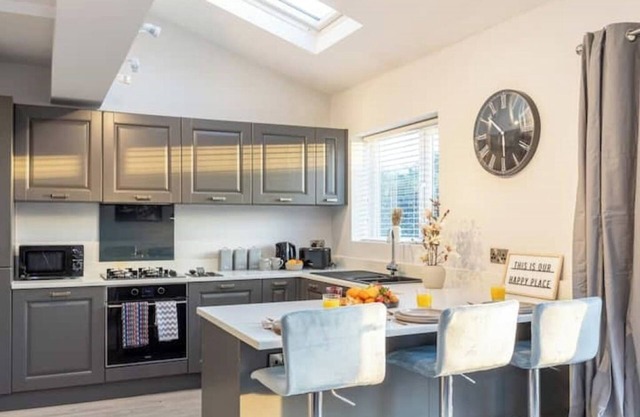 Luxury Home | Manchester - Hale Barns | Sleeps 10