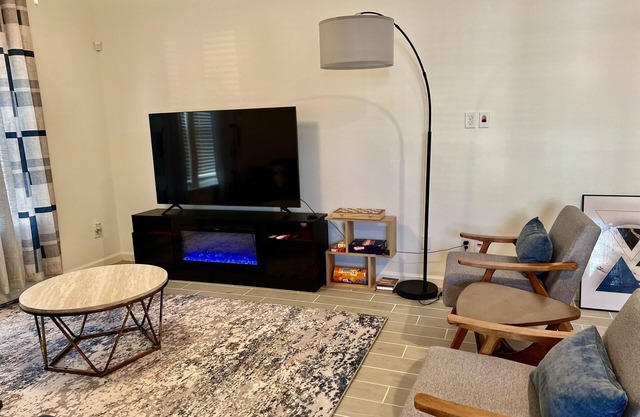 Luxury Home Near UF - Gamedays, Families, & More!