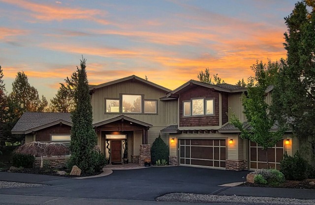 Luxury Home- On the Golf Course w/Private Hot Tub