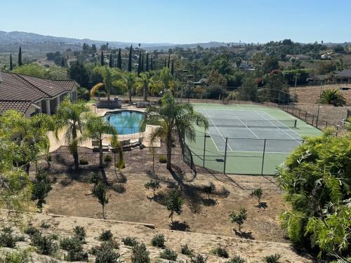 Luxury Home With Pool & Tennis Court