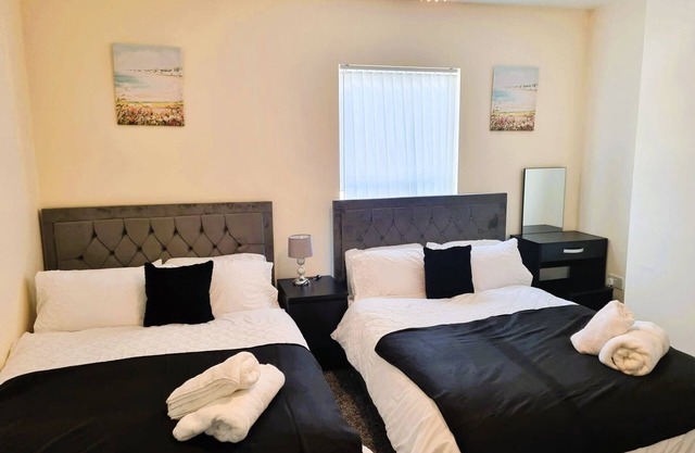 Luxury house for 6 next to Anfield stadium