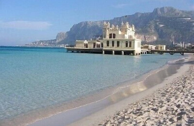 Luxury house in Villa in Mondello-Palermo with pool and garden