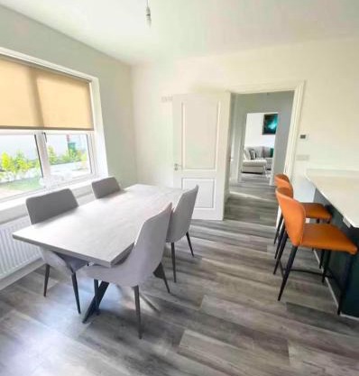 Luxury House Newbridge Kildare - 3 double bedrooms - sleeps 6 - 25 minute train Dublin City Centre