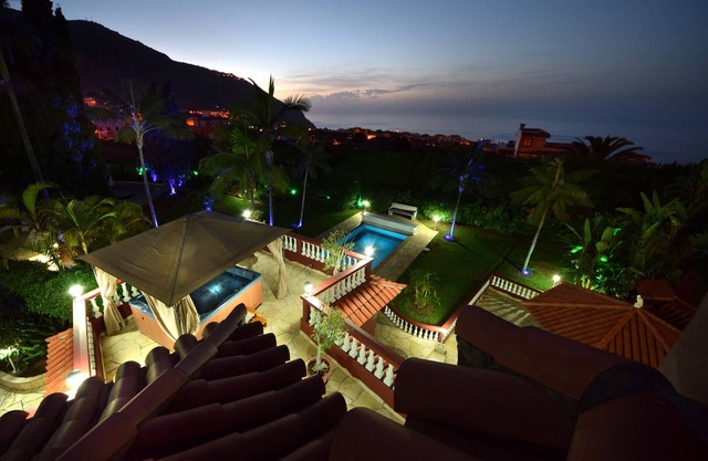 Luxury house with private pool, sauna and Jacuzzi, 6 - 13 guests