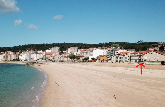 Luxury house with private access less than 10 meters from the beach of Coroso-RIBEIRA