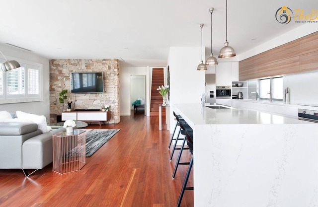 Luxury in Corlette - 4 Drungall Ave - Beautiful Home with Air Con and WiFi
