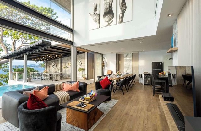 Luxury Kamala 4BR Oceanfront with Full Services