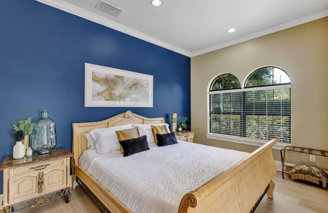 Luxury Lake Front Orlando Oasis in College Park!