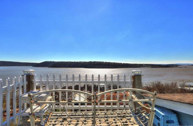LUXURY LAKE HOME with Quick Access to Swimming Beaches and Boat Ramp