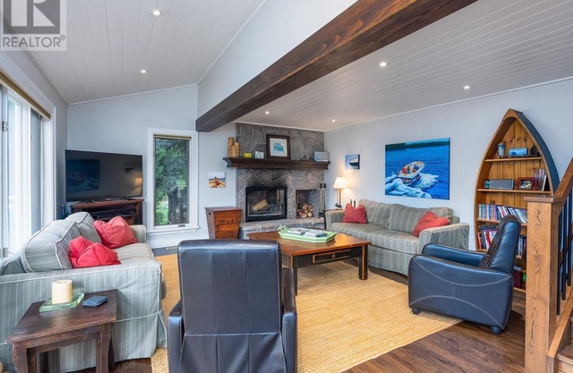 Luxury Lake Joseph Cottage w/Boathouse, Kids Cottage, Hot Tub & Putting Green