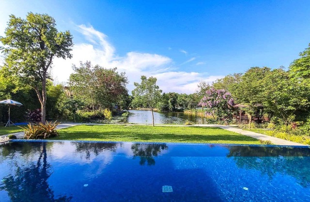 Luxury Lakefront Villa near the City in Green Community