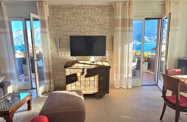 Luxury lake view apartment 130 sqm 3 bedrooms old town Limone