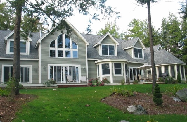 Luxury lake view home. Short walk to beautiful beach. Book July 5-12 2025 now!