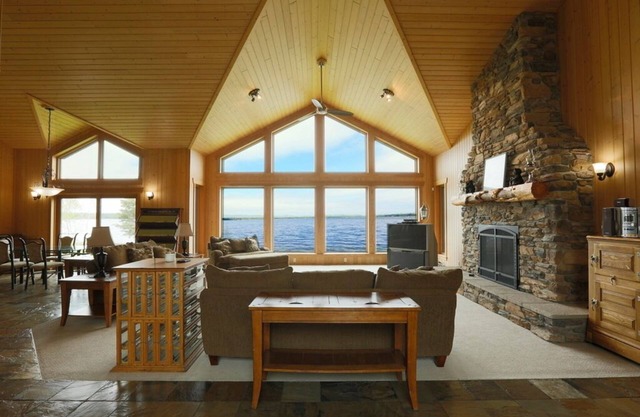 Luxury Lakefront Cabin on Falcon Lake