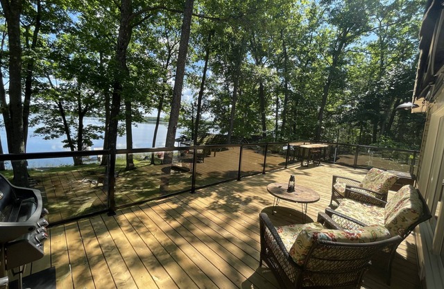 Luxury Lakefront Escape The Rock Cottage