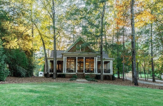 Luxury Lakefront Getaway on Beautiful Lake Sinclair