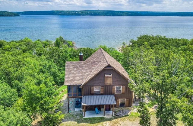 Luxury Lakefront Home w/Stunning Views, Steps to Lake and Private Cove