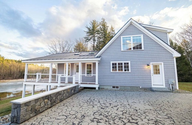 Luxury Lakefront Retreat on Sebago Lake, Sleeps 12!