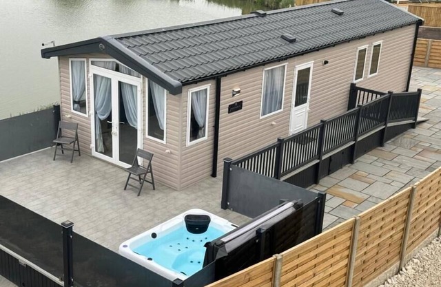 Luxury Lakeside Lodge 2