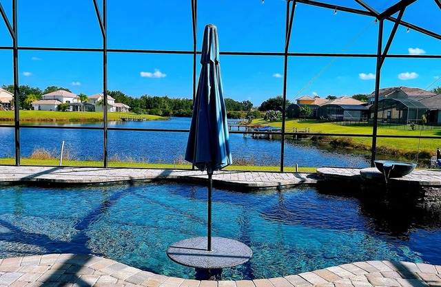 Luxury Lakeside Vacation Home: Valleyview Manor