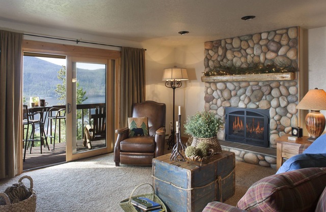 Luxury Lakeview Condo