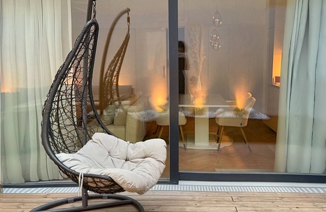 Luxury Living: Brand-New 2025 Garden Apartment with AC in Vienna near center