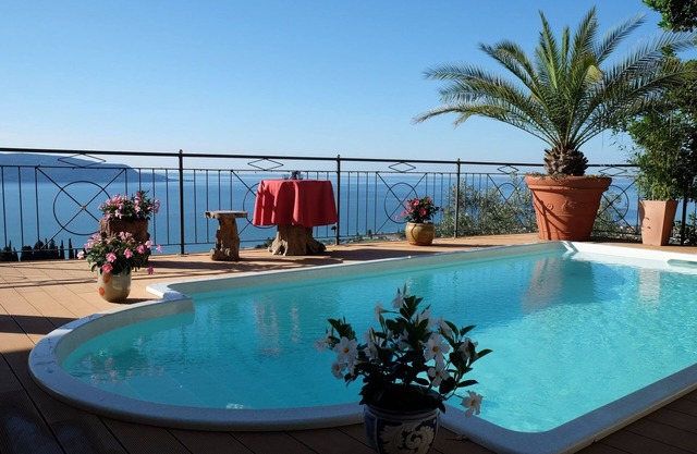 Luxury living on 100m2 with a magnificent view of Lake Garda - golf and biker paradise