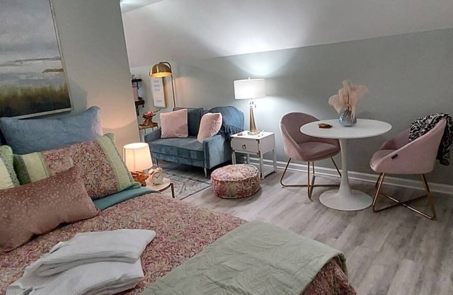 Luxury Living / Privacy / 35 Min to Beaches