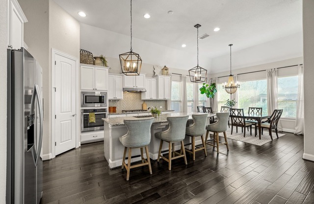 Luxury, location and amenities! Nice home, located near Boerne & Six Flags!