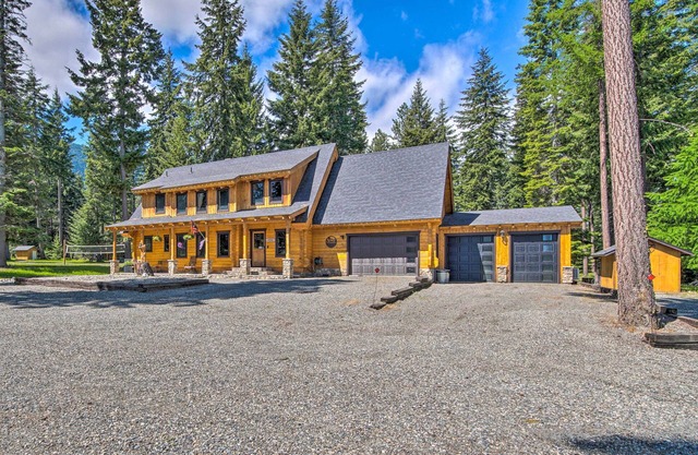 Luxury Lodge: Hot Tub, Snowmobiling & ATV Access!