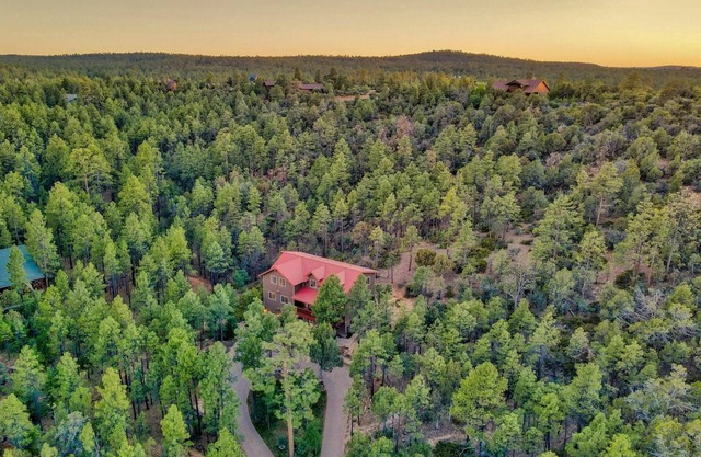 🏆 LUXURY LODGE - SLEEPS 26 - 5,000 SQ FT - 6BD 4BA - GAME/THEATER - 1.5 ACRES